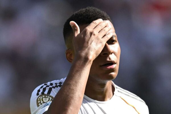 E ofendoi arbitrin me fjalën “klloun”, asnjë sanksion për Mbappe në horizont