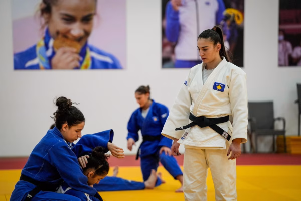 Nora Gjakova udhëheq programin për trajnimin e trajnerëve të xhudos