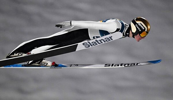 Kërcim me ski: Domen Prevc triumfon dhe merr medaljen e artë