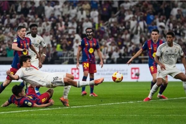 “El Clasico” zhvendoset në merkato: Barça dhe Reali në garë për talentin 18-vjeçar