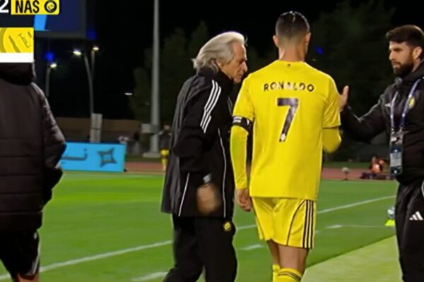 Penallti e humbur nga Ronaldo dhe largim i detyruar. Dy autogola dhe përmbysje e madhe, Al-Nassr rikthehet në krye (video)