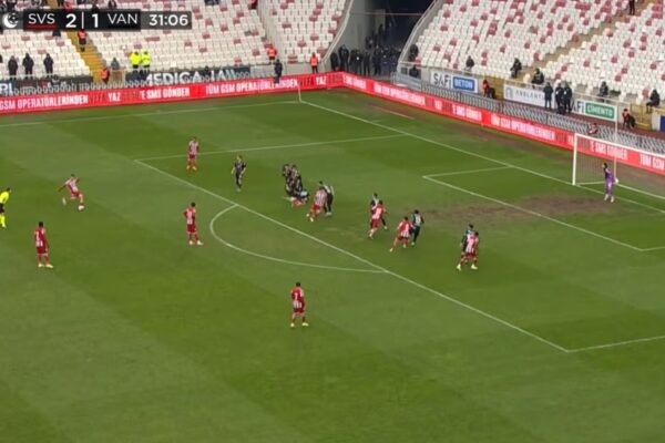 Rei Manaj në versionin “Cristiano Ronaldo”. Dopietë nga sulmuesi kuqezi, goli nga goditja e dënimit ishte i jashtëzakonshëm (video)