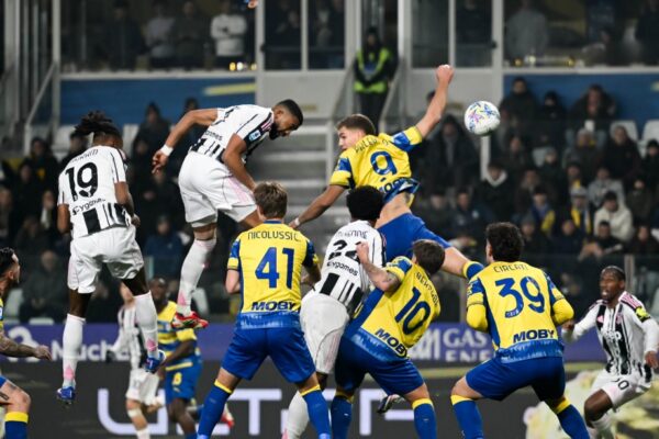 Gjithçka e lehtë për Juventusin, bardhezinjtë shkojnë në dhomat e zhveshjes me avantazhin e dyfishtë (video)