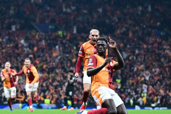 Galatasaray “makthi” i Juventusit. Bardhezinjtë “tradhtohen” nga mbrojtja, përmbysje e çmendur e turqve (video)