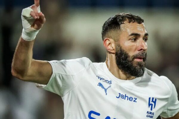 Benzema e nis me këmbë të mbarë tek Al-Hilal, “hat-trick” që në ndeshjen e parë (video)