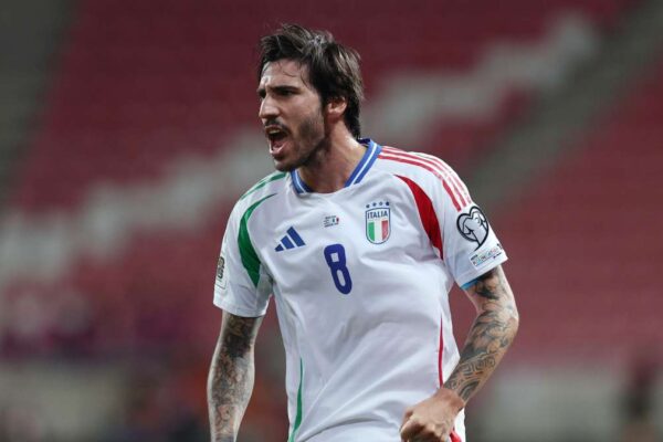 Manchester United, “revolucion” në mesfushë. Mainoo rinovon, si pasues i Casemiro synohet Tonali