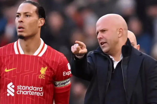 Kapiteni mbron Arne Slot nga kritikat e tifozëve: Një javë je hero, javën tjetër dështak…