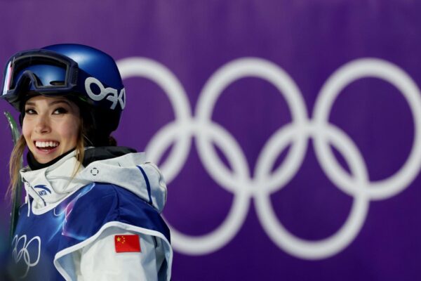 Përfaqëson Kinën edhe pse ka lindur në SHBA, sekreti i Eileen Gu për t’u shndërruar në sportisten më të paguar në Milano-Cortina 2026