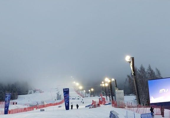 Milano-Cortina 2026 në RTSH/ Slalomi në Bormio dominohet nga bora, gara e Xhepës zgjat pak sekonda