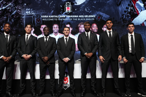 “Është një Shqiponjë e vërtetë”, presidenti i Besiktasit vlerëson Asllanin në ditën e prezantimit