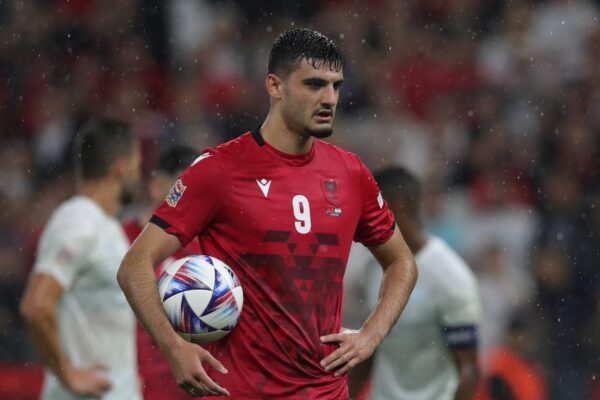 Kundër Polonisë pa Brojën, sulmuesi kuqezi ka shanse minimale për Play-off-in e Botërorit