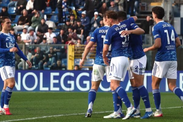 Como në telashe, dy probleme madhore në rast se do të kualifikohet në Champions League. Nga stadiumi e te Fair Play financiar