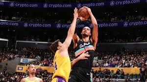 LA Lakers pëson humbje të thellë nga San Antonio Spurs-Houston Rockets fiton në shtëpi Ndaj LA Lakers