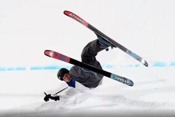 Milano-Cortina në RTSH/ Frikë për 18-vjeçarin Lajunen, rrëzohet keq në trampolinën e Big Air
