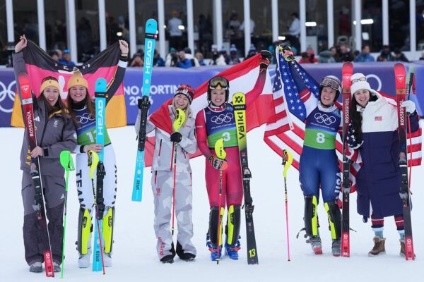Milano Cortina në RTSH/ Zhgënjen Mikaela Shiffrin, Austria fiton medaljen e artë në Slalomin special ekipor për vajza