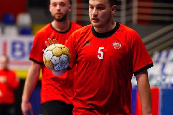 Hendboll, xhiroja e 15-të, derbi në Gjakovë