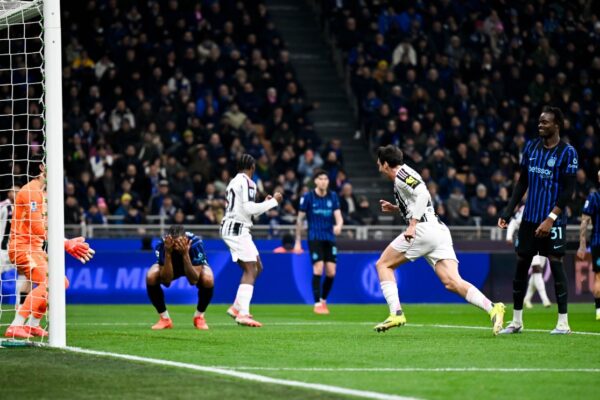 Inter-Juventus, spektakël në pjesën e parë në “San Siro”. Andrea Cambiaso nga “Djall” në “Hero”, “skuqet” Kalulu (video)