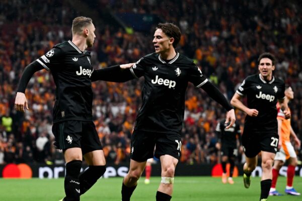 Galatasaray-Juventus, mbyllet pjesa e parë. Një holandez “hesht” Stmabollin (video)