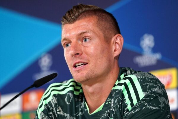 Kroos ia kthen “goditjen” Ancelottit për “çështjen Vinicius”: Më i miri, por zëvendësimi ishte gabim