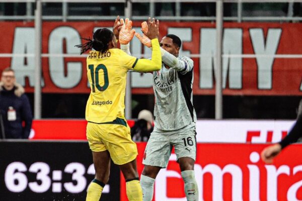 Vendosin gafat e portierëve, Milan dhe Como bëjnë “paqe” në ndeshjen e prapambetur (video)