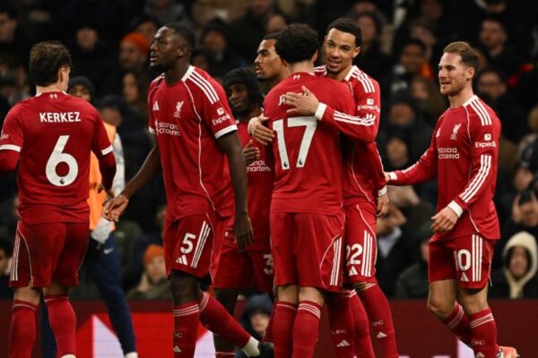 Probleme të Mbrojtjes për Liverpoolin Para Ndeshjes Kundër Manchester Cityt