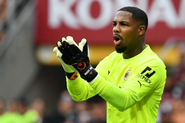 I propozoi një pagë më të lartë se ajo e Milanit. Maignan refuzoi klubin e njohur, duke mos “tradhtuar” kuqezinjtë