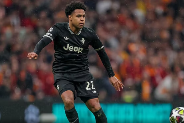 Juventusi “blindon” edhe McKennie, rinovim deri në 2030-ën për mesfushorin polivalent