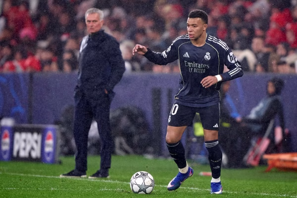 Mbappe në fushë ndaj Benficas