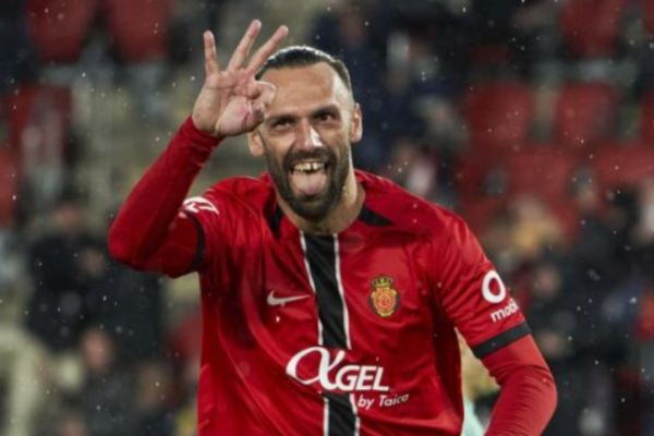 ‘Çmendet’ interneti, pas reagimit të Vedat Muriqit ndaj Barcelonës – “Ti je legjendë” i thonë tifozët