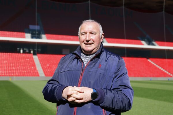 “Legjendat Flasin”/ Rrëfimi i veçantë i portierit shqiptar: Erdha Perlat, Partizani më bëri Mustë. Fanella e Kombëtares, emocion i veçantë