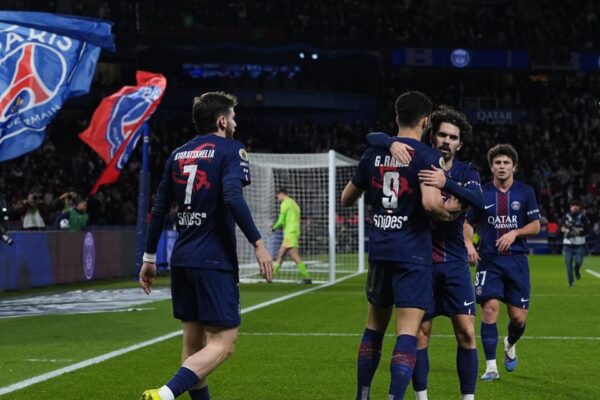 PSG nuk fal në shtëpi, bën detyrën ndaj Metz dhe merr kryesimin pas “dhuratës” nga Monaco (video)