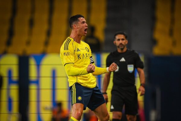 Mitaj luan si sulmues i majtë. Al-Ittihad ndal Al-Hilal, Al-Nassr me fitore bindëse dhe merr kryesimin (video)