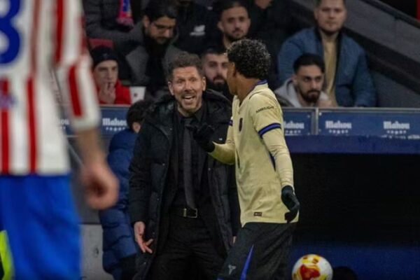 Diego Simeone provokon Yamal, i tregon tri gishtat pas golit të Lookman