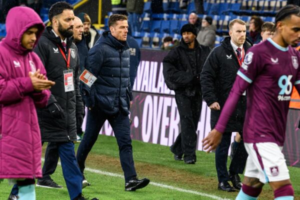 Parker shpjegon arysen përse dërgoi Brojën në tribunë në “Selhurst Park”