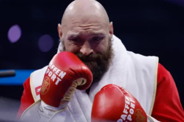 Tyson Fury rikthehet në ring më 11 prill përballë “Përbindëshit”