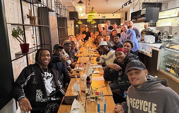 Tottenham i Tudor përgatit derbin me Arsenal në një… restorant greko-qipriot