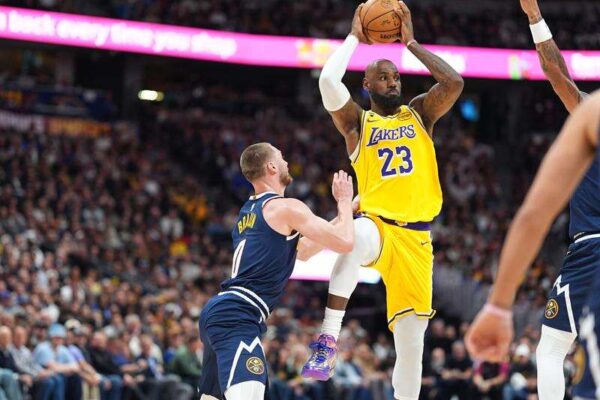 LeBron James rishkroi historinë, thyen një rekord që kishte qenë i padiskutueshëm për 37 vjet