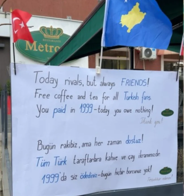 &ldquo;Sot rival&euml;, por gjithmon&euml; miq&rdquo;, pankarta epike n&euml;