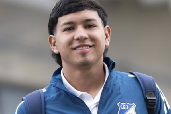 U rrëzua gjatë ndeshjes dhe u dërgua në spital, mjekët nuk arrijnë të shpëtojnë futbollistin 18-vjeçar