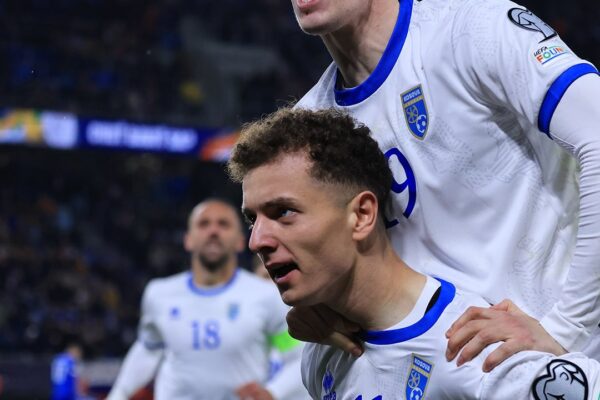 Federata e Futbollit e Kosovës publikon video ekskluzive “Behind the Scenes” nga fitorja historike ndaj Sllovakisë
