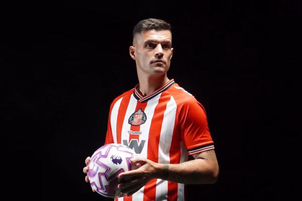 Xhaka startues te Sunderlandi ndaj Leedsit
