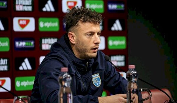 Kapiteni Amir Rrahmani kujton legjendën Fadil Vokrri para ndeshjes me Turqinë