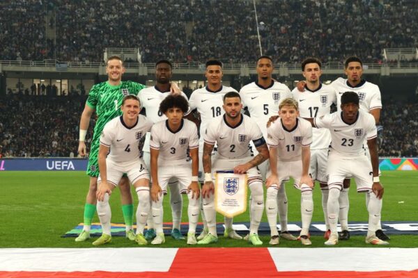 Pak para Botërorit, futbollisti i njohur e mbyll njëherë e mirë me Anglinë. Shoku i Brojës