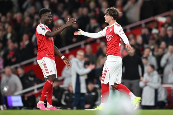 Arsenali triumfon në limite, fitorja e katërt radhazi