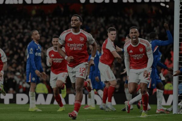 Arsenali mposht Chelsea-n në derbin e Londrës, City është pesë pikë larg