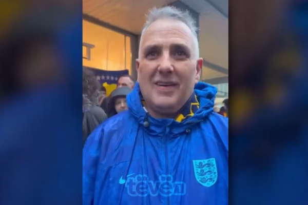 Dy tifozë anglezë të pasionuar me “Dardanët” nuk mungojnë as sot, flasin për Tëvë 1