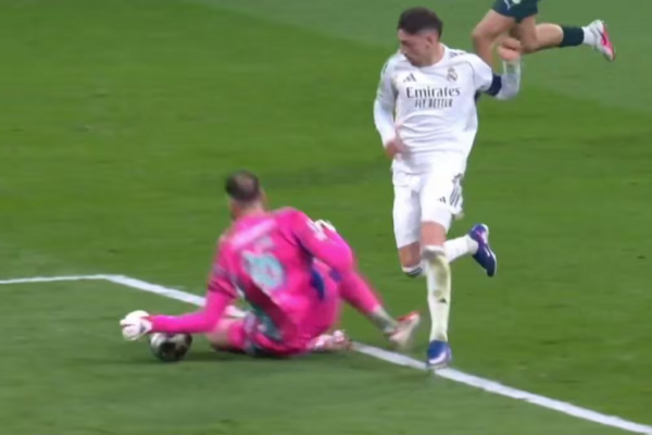 Në Angli pyesin: Pse Donnarumma e hoqi dorën nga topi te goli i parë i Real Madridit?