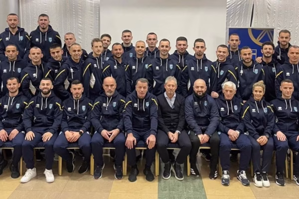 Gjyqtarët e futbollit dënojnë gjuhën e Batatinës ndaj Berishës