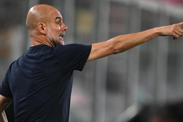 Guardiola: Futbolli duhet të argëtojë, kënaqem kur e shoh Barcelonën e Flick