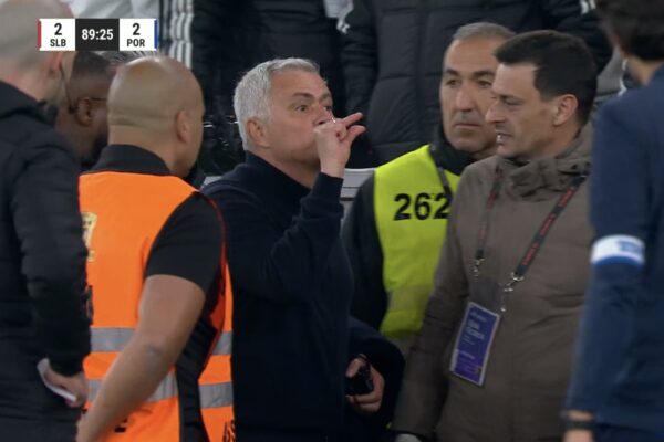 Spektakël në “Estadio da Luz”. 4 gola të shënuar në Benfica-Porto, Mourinho nuk dorëzohet kurrë por “skuqet” në fund (video)